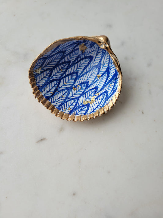 Clam Shell Trinket Dish: Blue & White