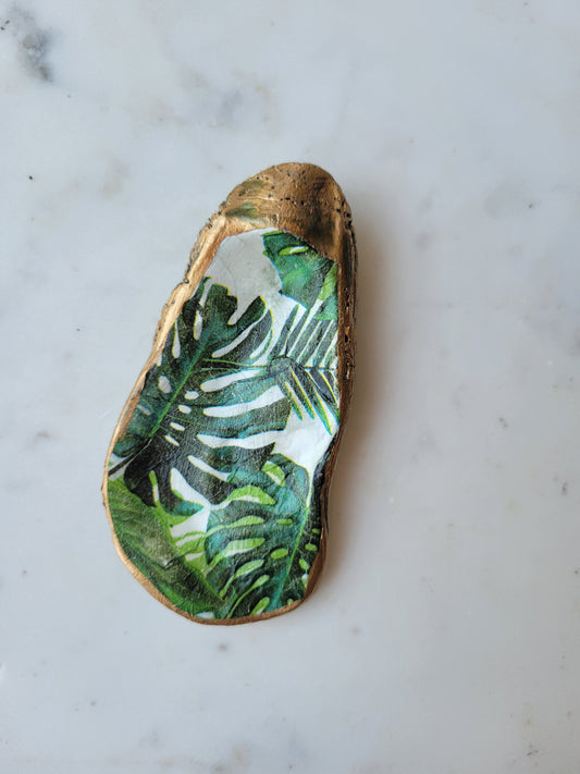 Oyster Shell Trinket Dish: Monstera : Single Shell