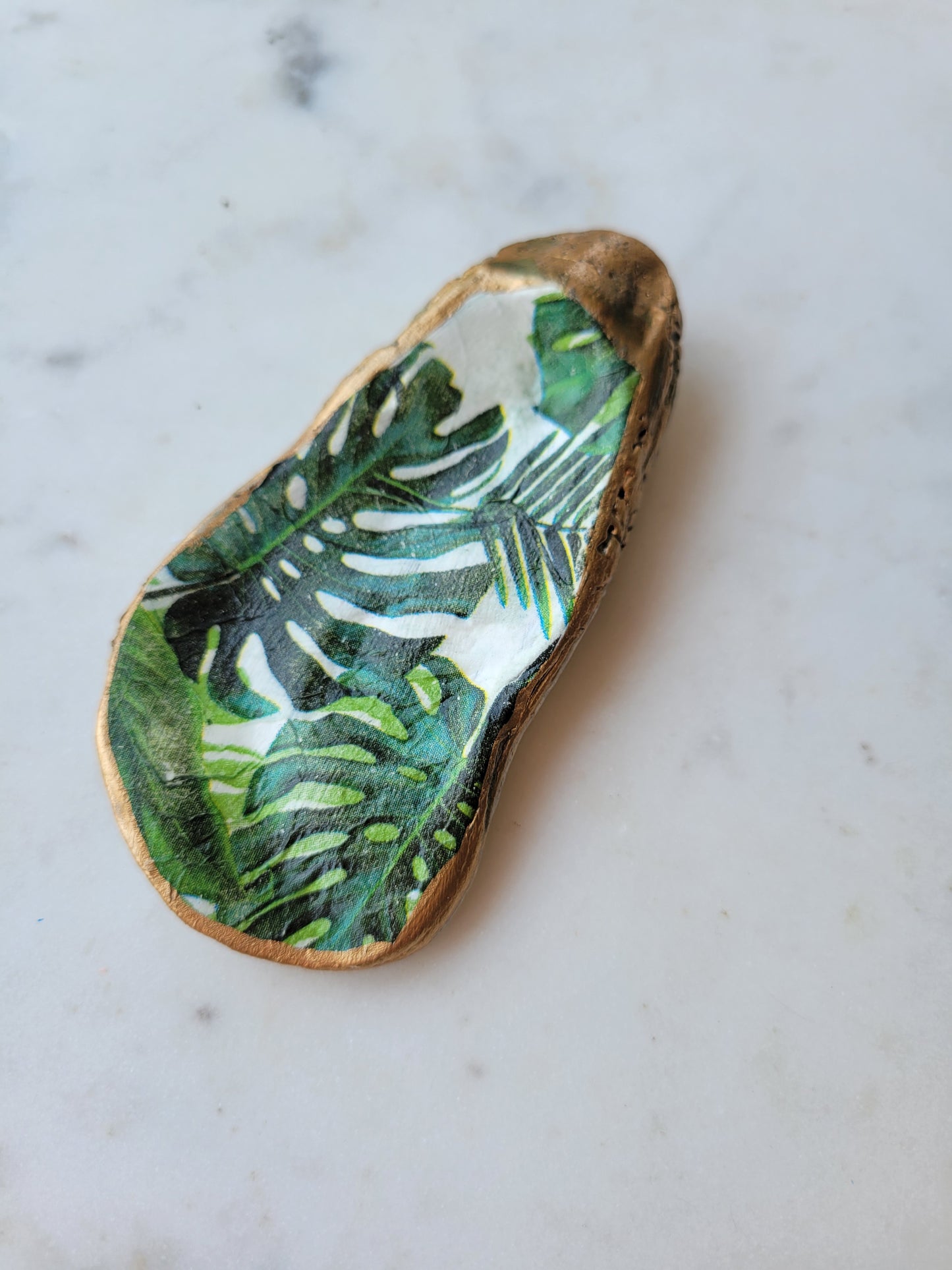 Oyster Shell Trinket Dish: Monstera : Single Shell