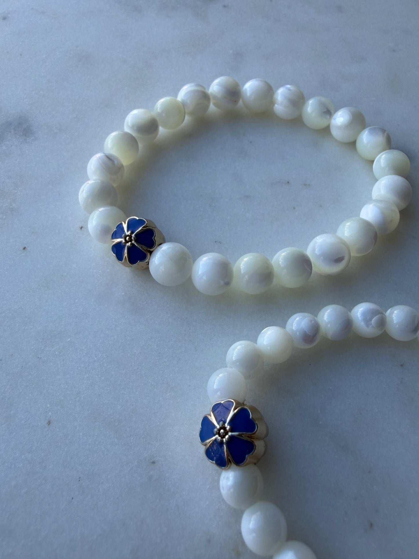 Flower Stretchy Bracelet: Blue & White