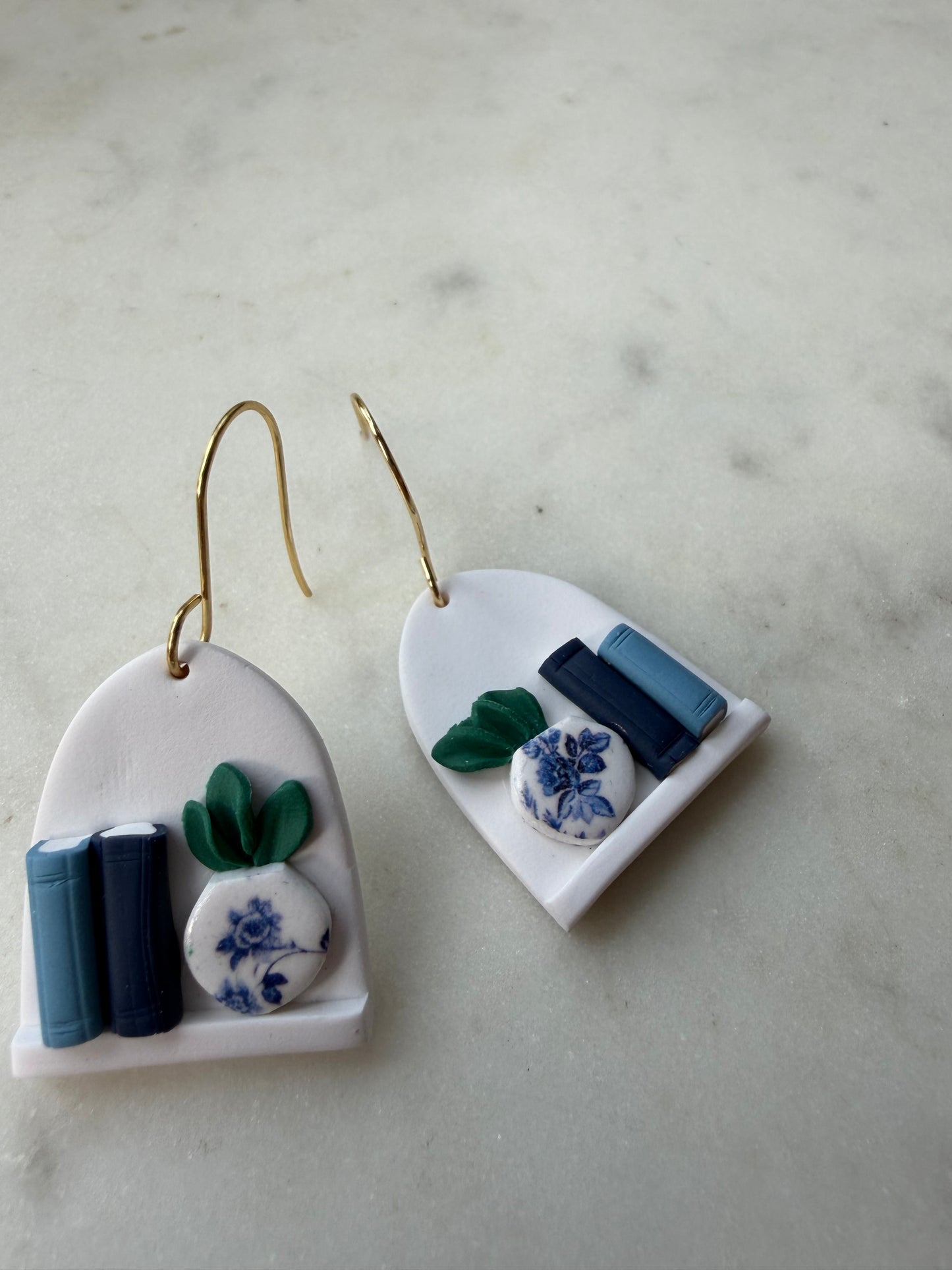 Books & Plants : Blue & White