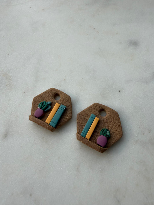 Wood Bookshelf & Plants : Delta Charms
