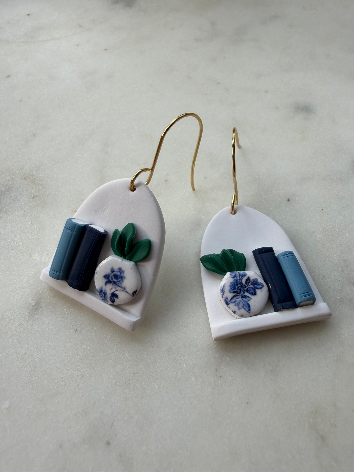 Books & Plants : Blue & White