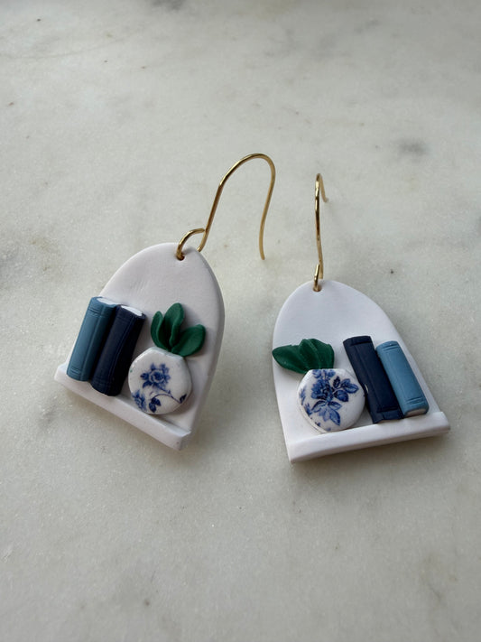 Books & Plants : Blue & White