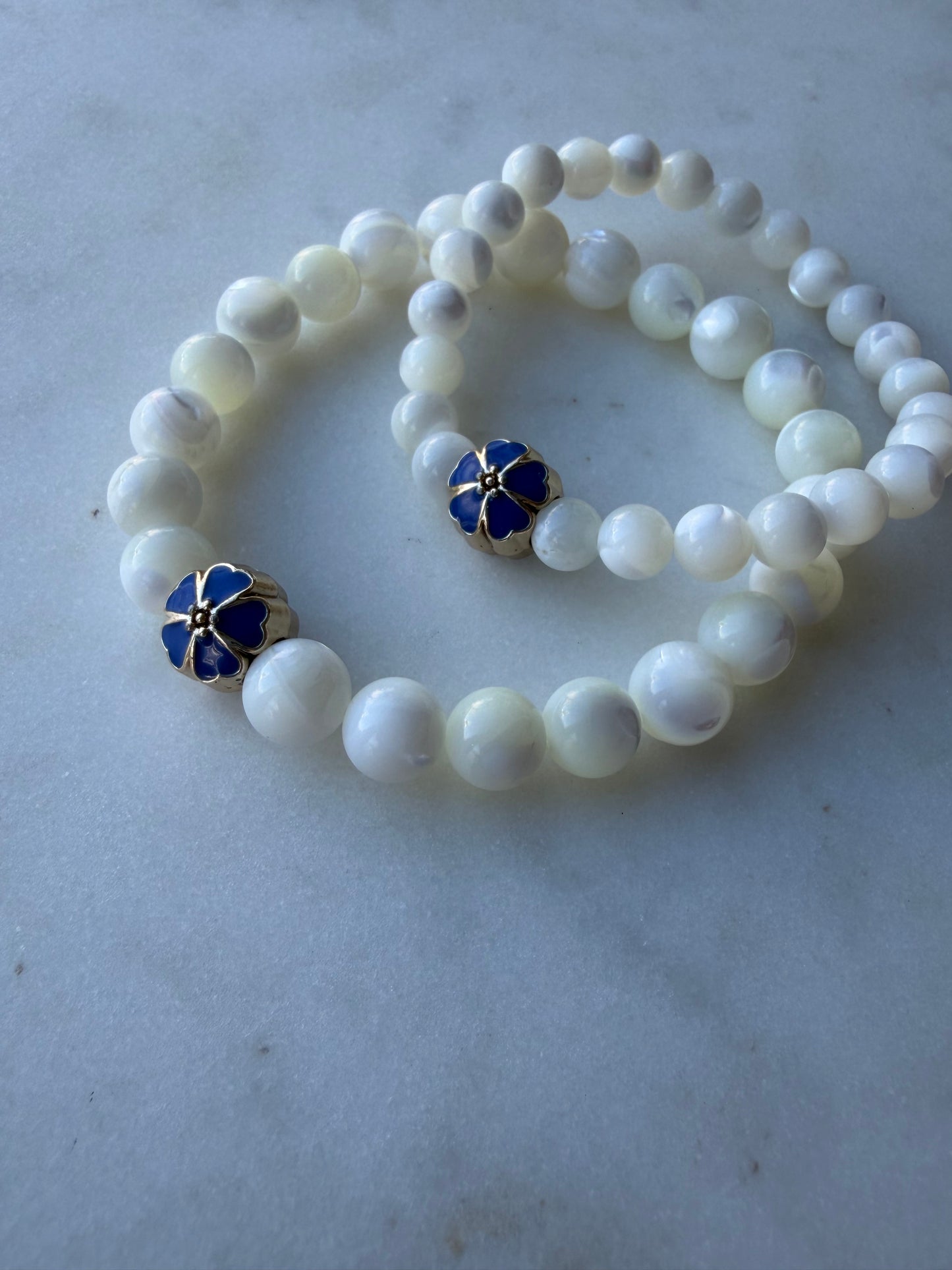 Flower Stretchy Bracelet: Blue & White