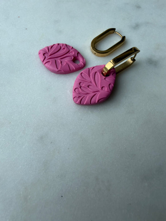 Pink Lace : Delta Charms