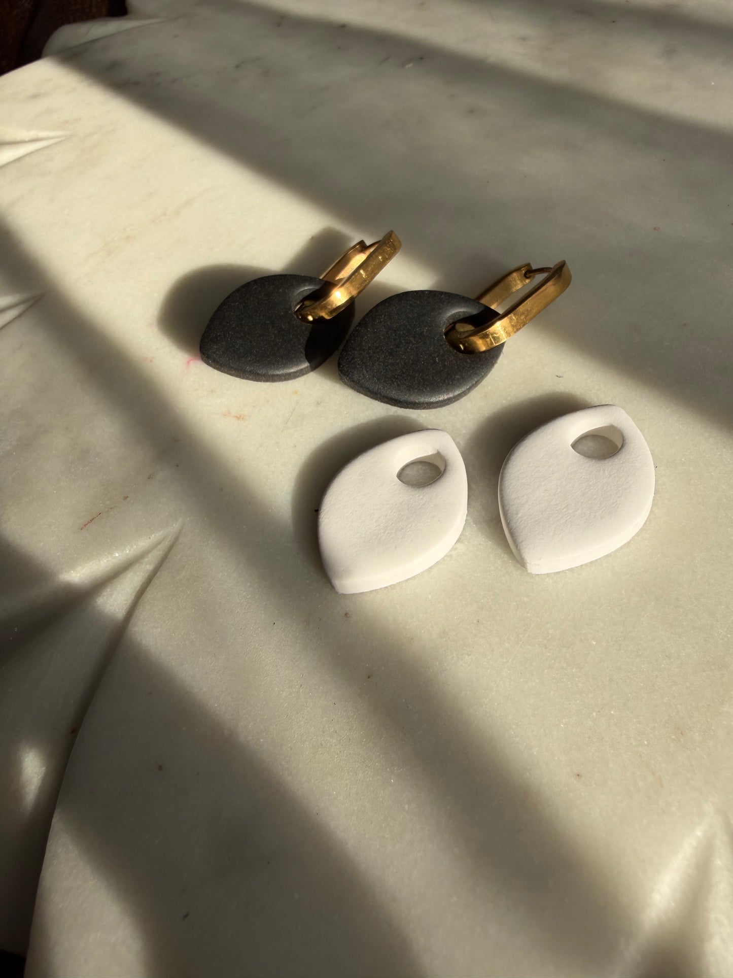 Black & White : Delta Charm Pack (2 Pairs)